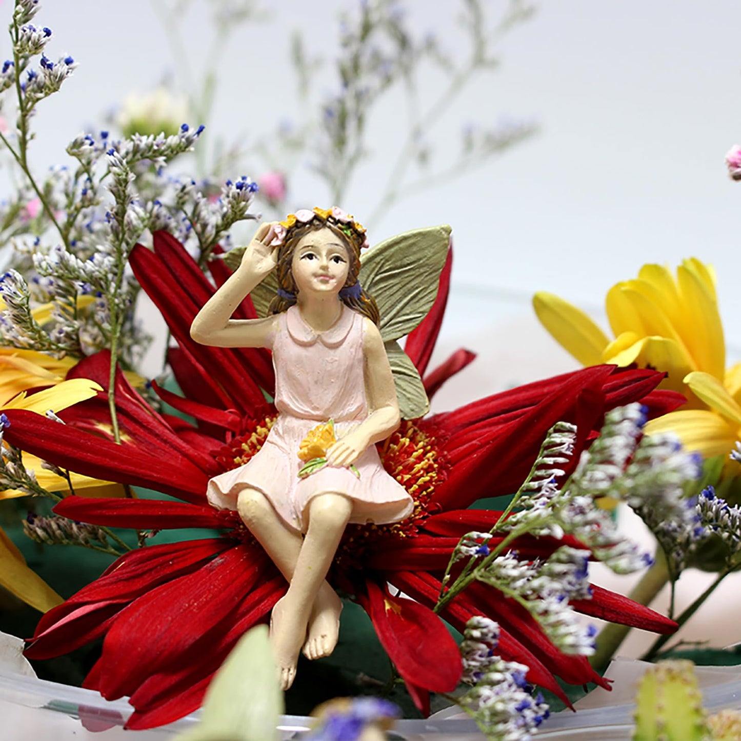 KOCNYDEY Garden Miniatures Fairies Mini Garden Figurine Set Fairies Statues Without a Stick for Outdoor Garden Yard Lawn Home Decor Lovely Resin Fairy Angel Accessories (5 Pieces)