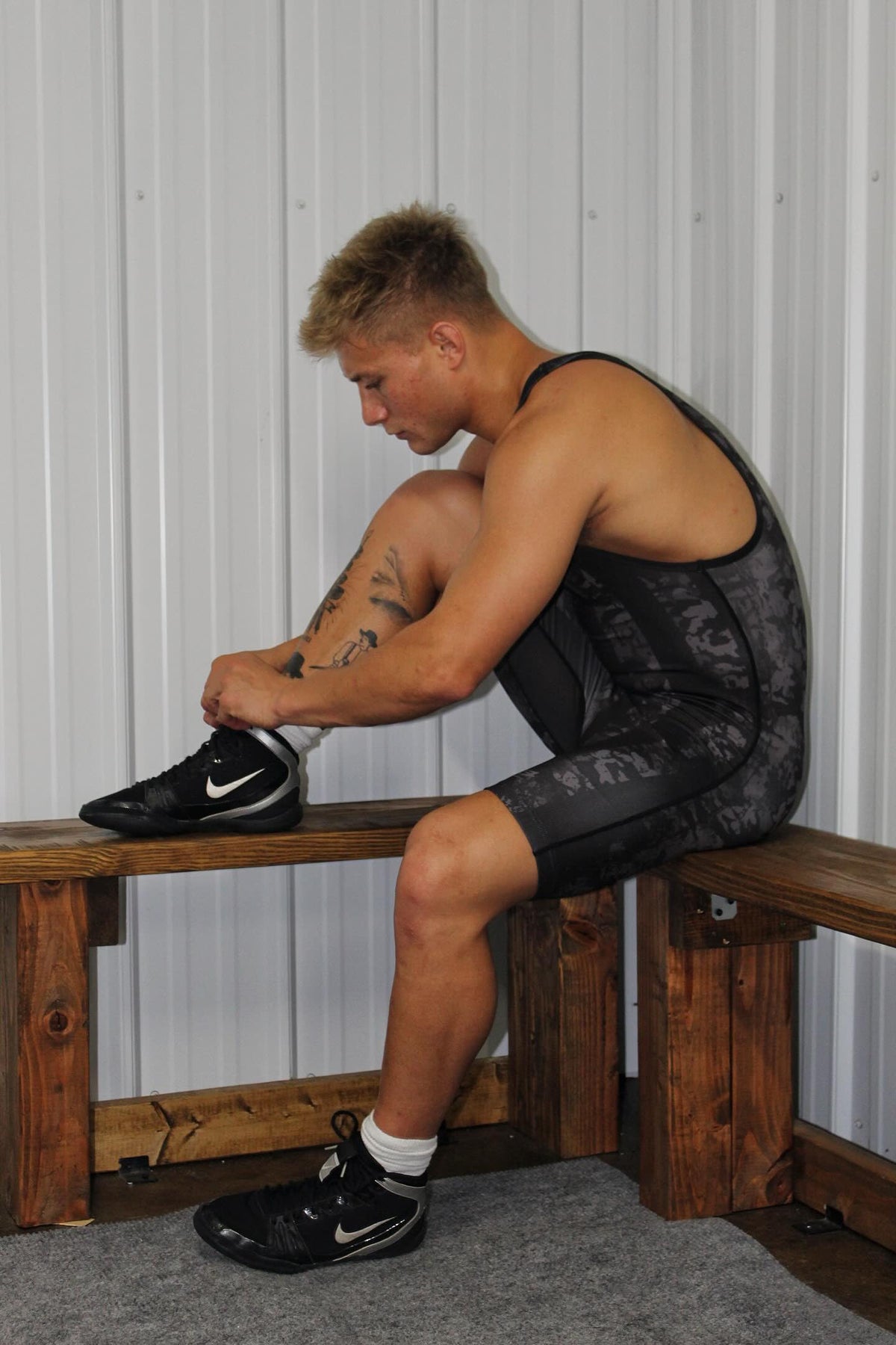 GO EARN IT Men's Black Flag Camo Singlet (Adult Medium)