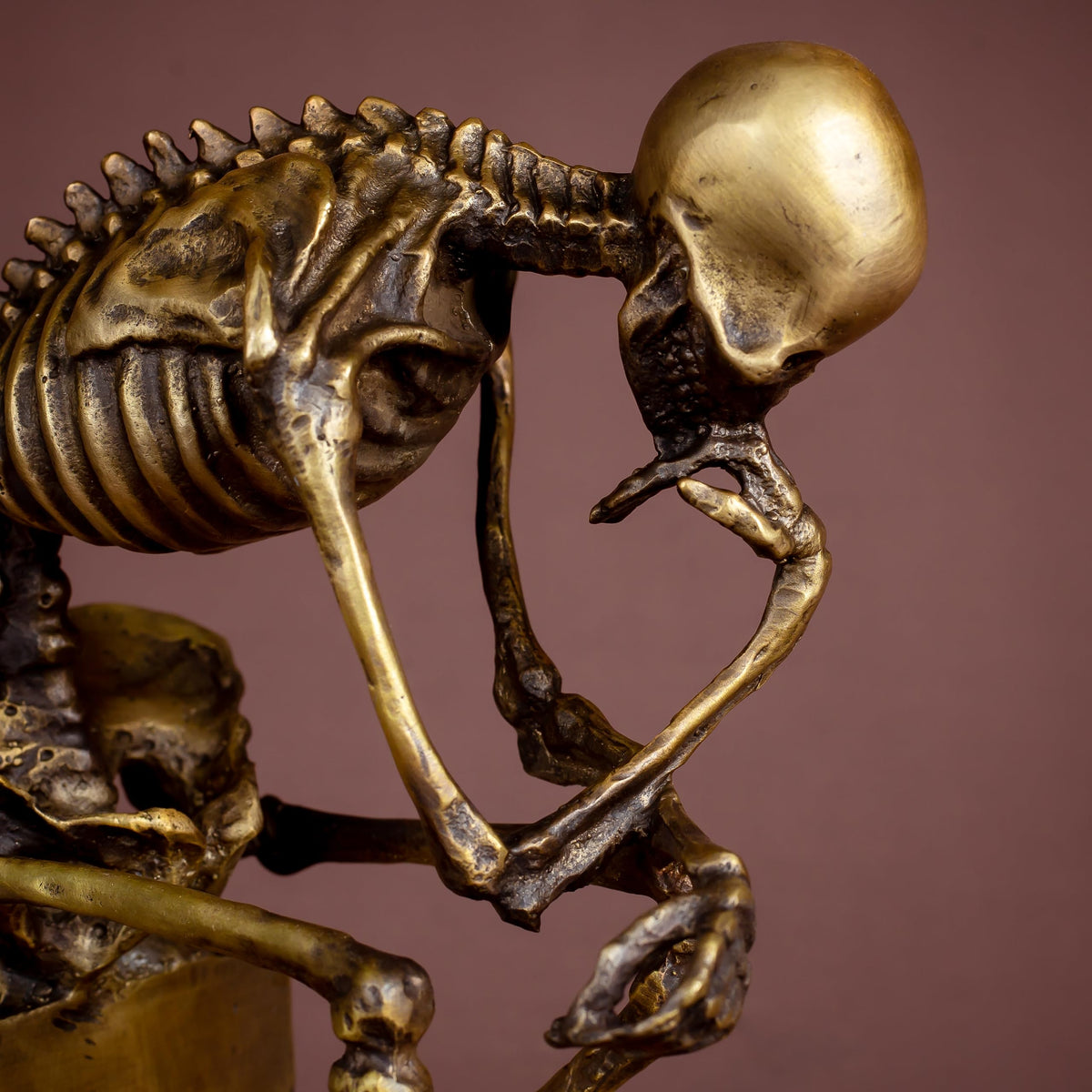 R REALONG Bronze Skeleton Thinker Statues Sculptures Home Decor-8.3" Bronze Abstract Rodin Thinking Halloween Skull Art Decorations (Gold)