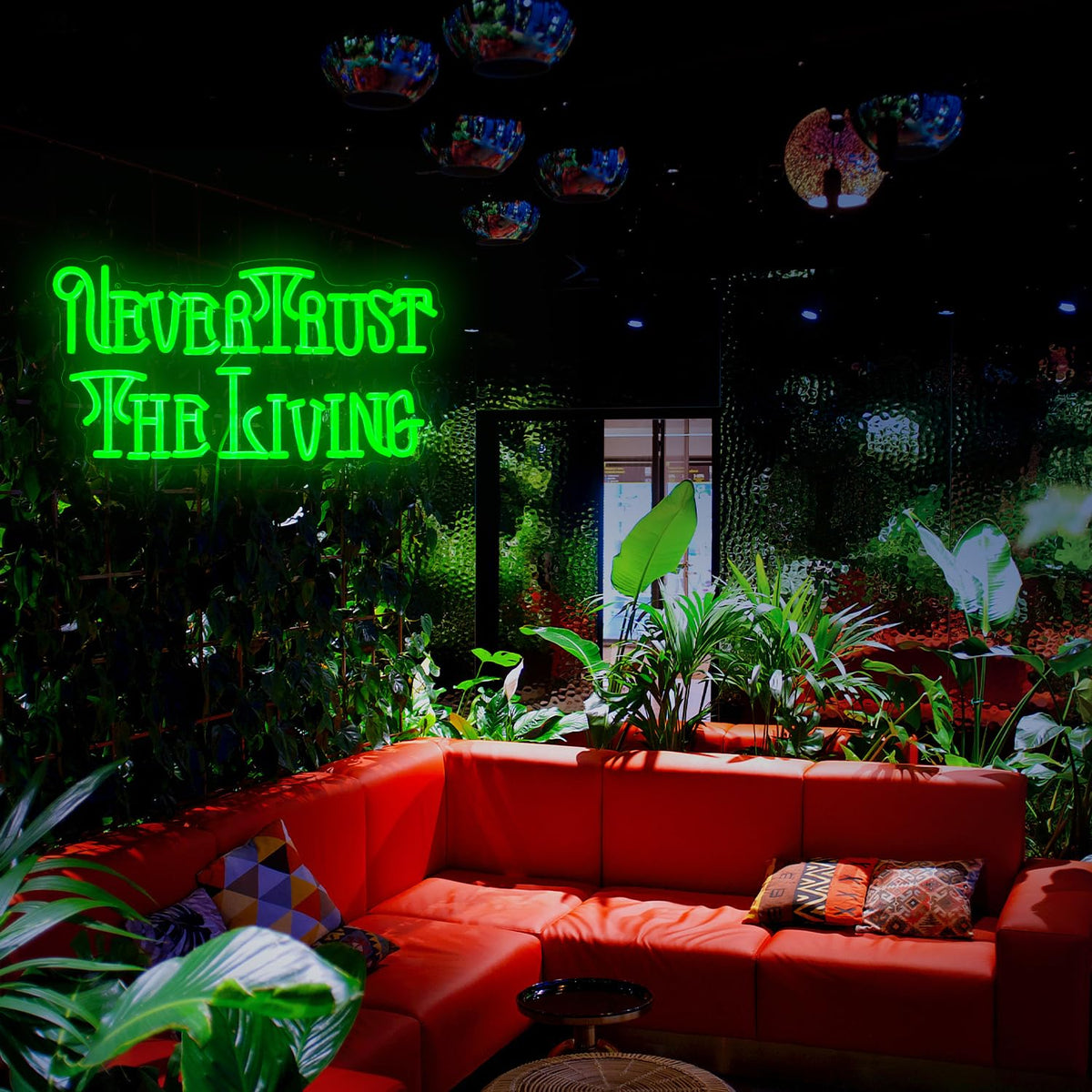 Never Trust The Living Neon Sign Cool Green Led Neon Light For Wall Decor Dimmable USB Powered Letters Light Up Sign For Halloween Party Chamber of Secrets Script killing Terror House Man Cave Room Neon Decor(17.3''*9.3'')