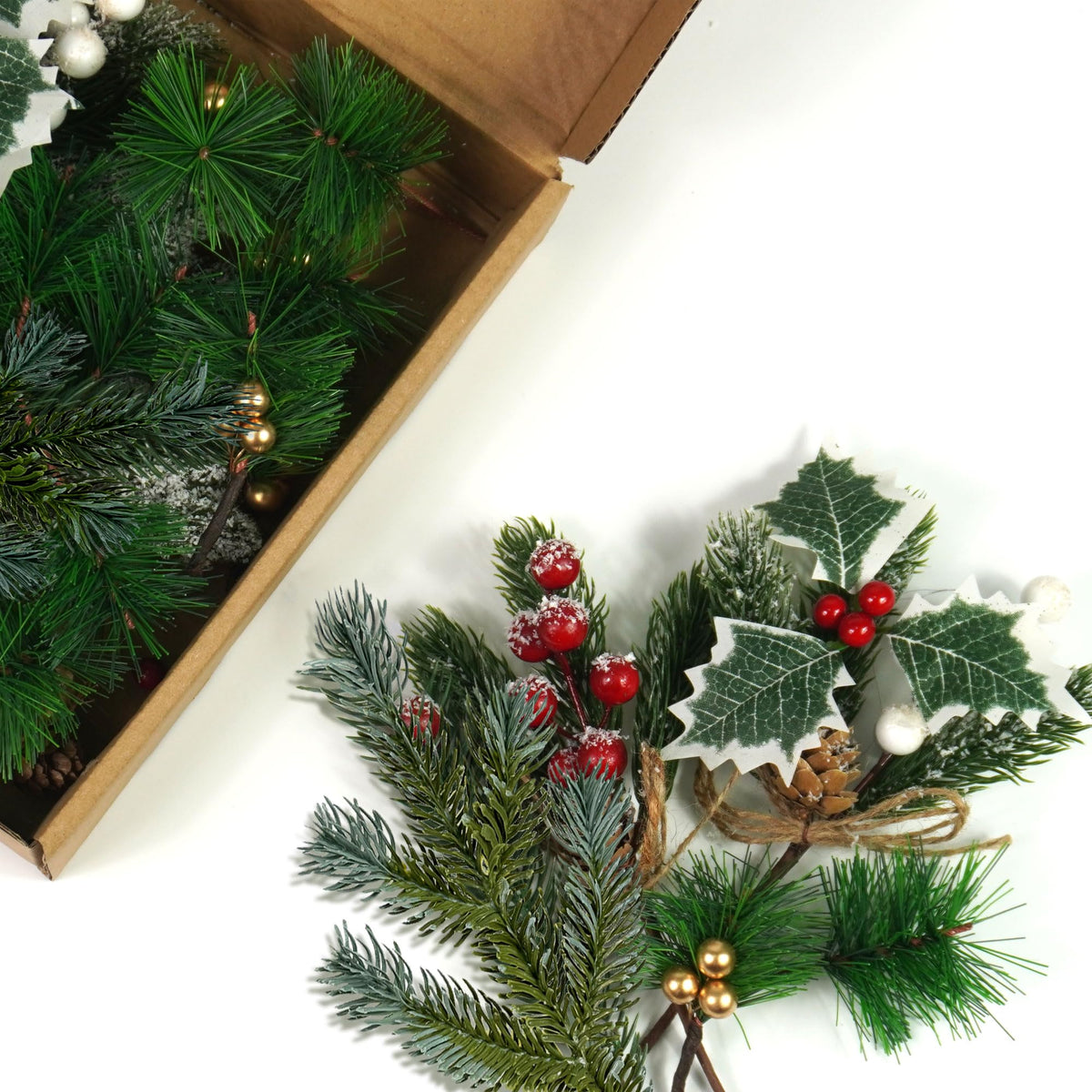 60 Pcs Artificial Green Pine Needles Branches Set Christmas Artificial Holly Red Berry Pinecones with for Christmas Tree House Decorations Christmas Flower Arrangements Wreaths Holiday Supplies (01)