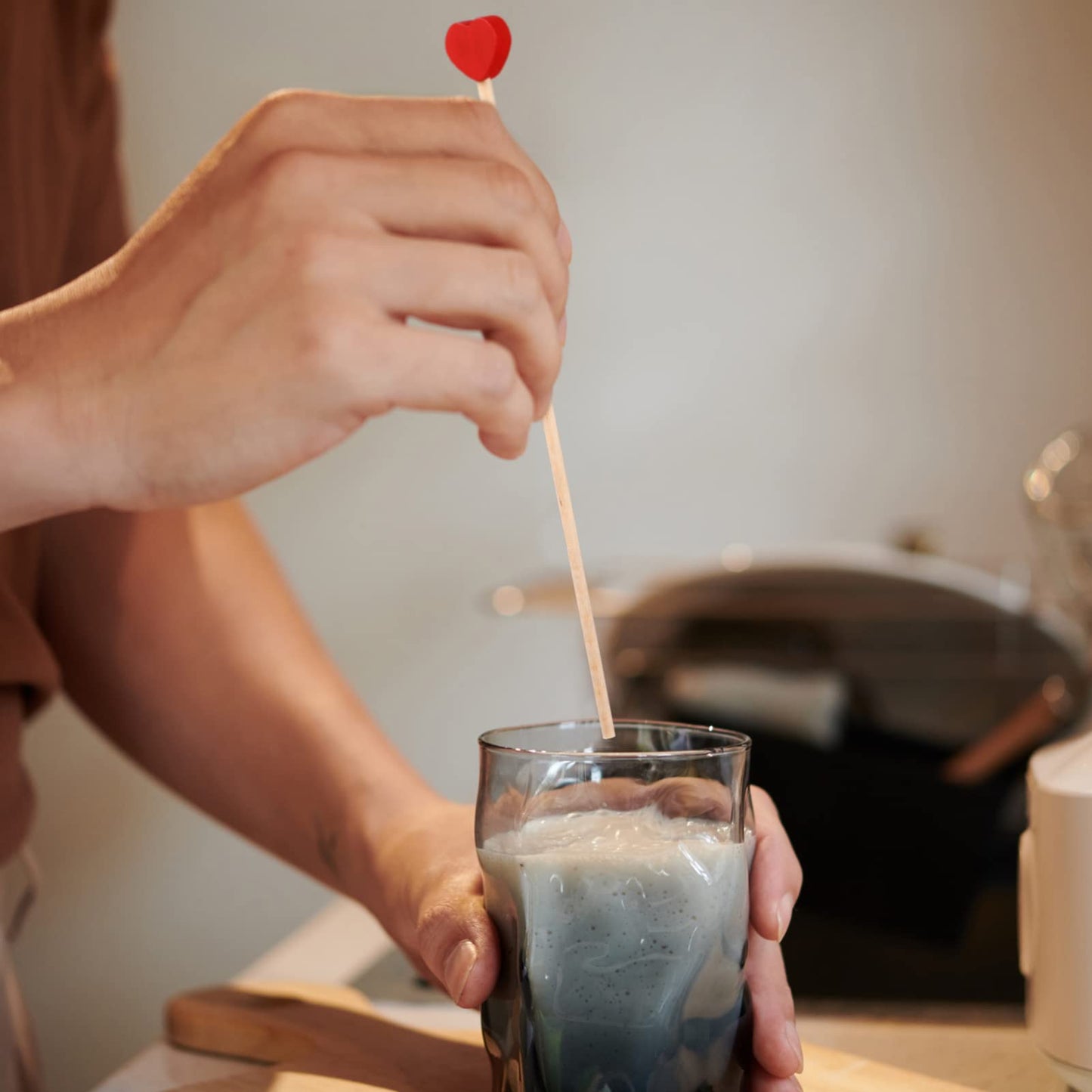Operitacx 100 Pcs Wooden Coffee Stirrers Red Heart Stir Sticks Disposable Cocktail Stirrers Drink Stir Sticks for Wine Milk Coffee Cocktail 6.1 Inch Straws