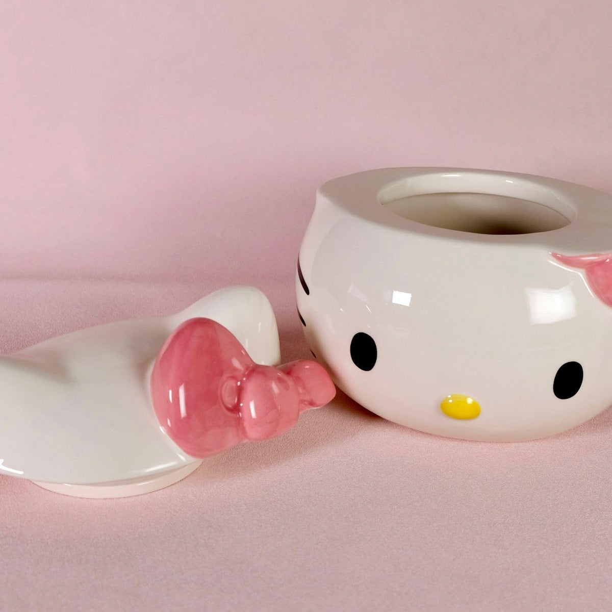 Hello Kitty Figural Head Cookie Jar, 8"L x 7"W x 6.75"H created by Blue Sky Clayworks