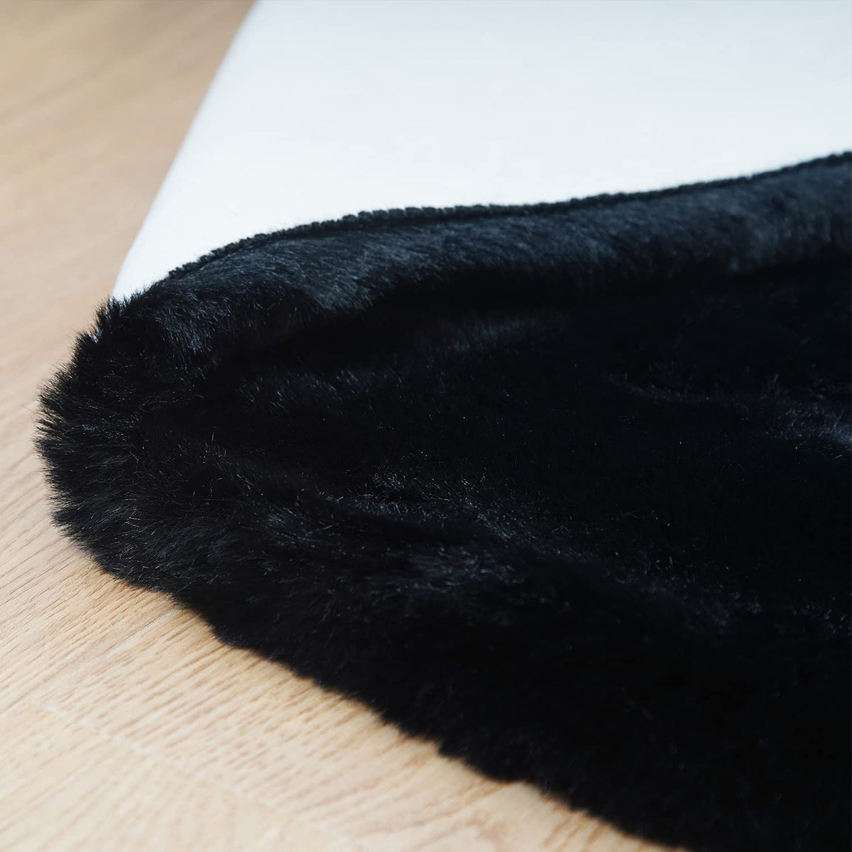 Ghouse Ultra Soft Faux Rabbit Fur Rug, Machine Washable Area Rugs for Bedroom Fluffy Rugs for Living Room, No-Shedding Carpet Sheepskin Rug Black 2 x 6 Feet