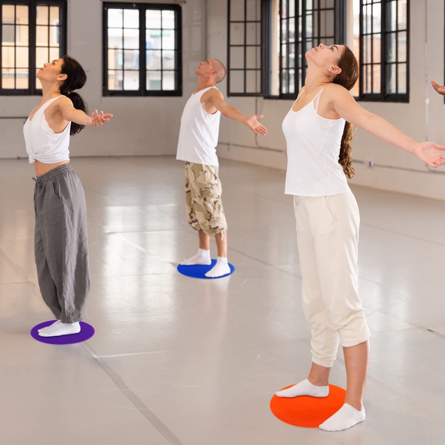 Haull Spot Markers Floor Spots with Bag Non Slip Vinyl Poly Dots for Gym Floor Basketball Football Soccer Sports Speed Agility Training Gym Dance(60 Pcs,4.72 Inch)