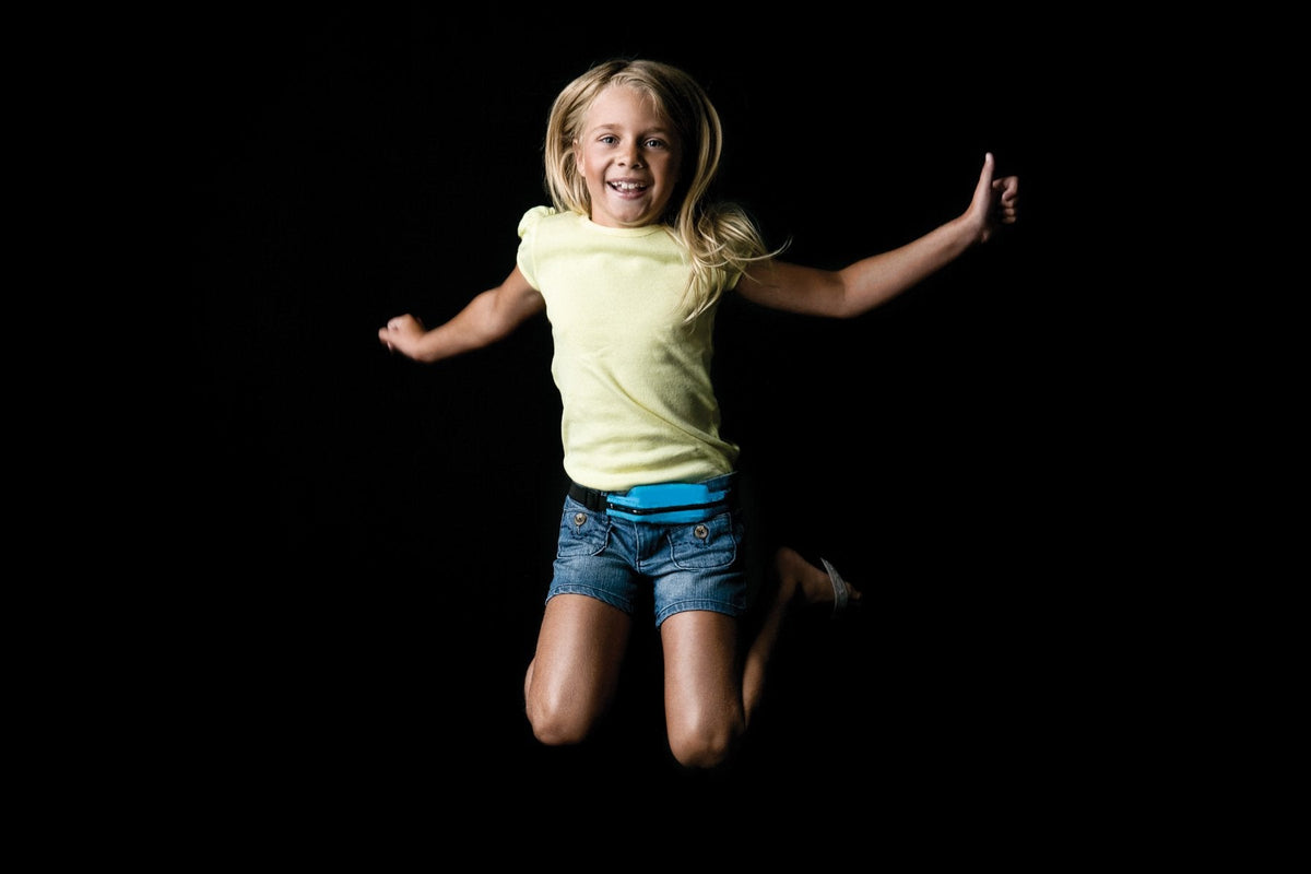 SPIbelt Kids Pocket Belt, Expandable Pocket, Adjustable Waist for Best Fit, No Bounce, No Logo Band, Black with Blue Zipper