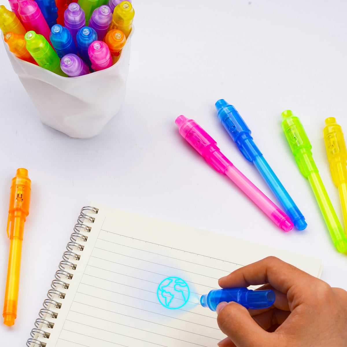 YUBAGOWU 30pieces Invisible Ink Pen with UV Black Light Secret Spy Pens Magic Disappearing Ink Markers Classroom Prizes ,Goodie Bag Stuffers Party Favors for kids (30 pieces)