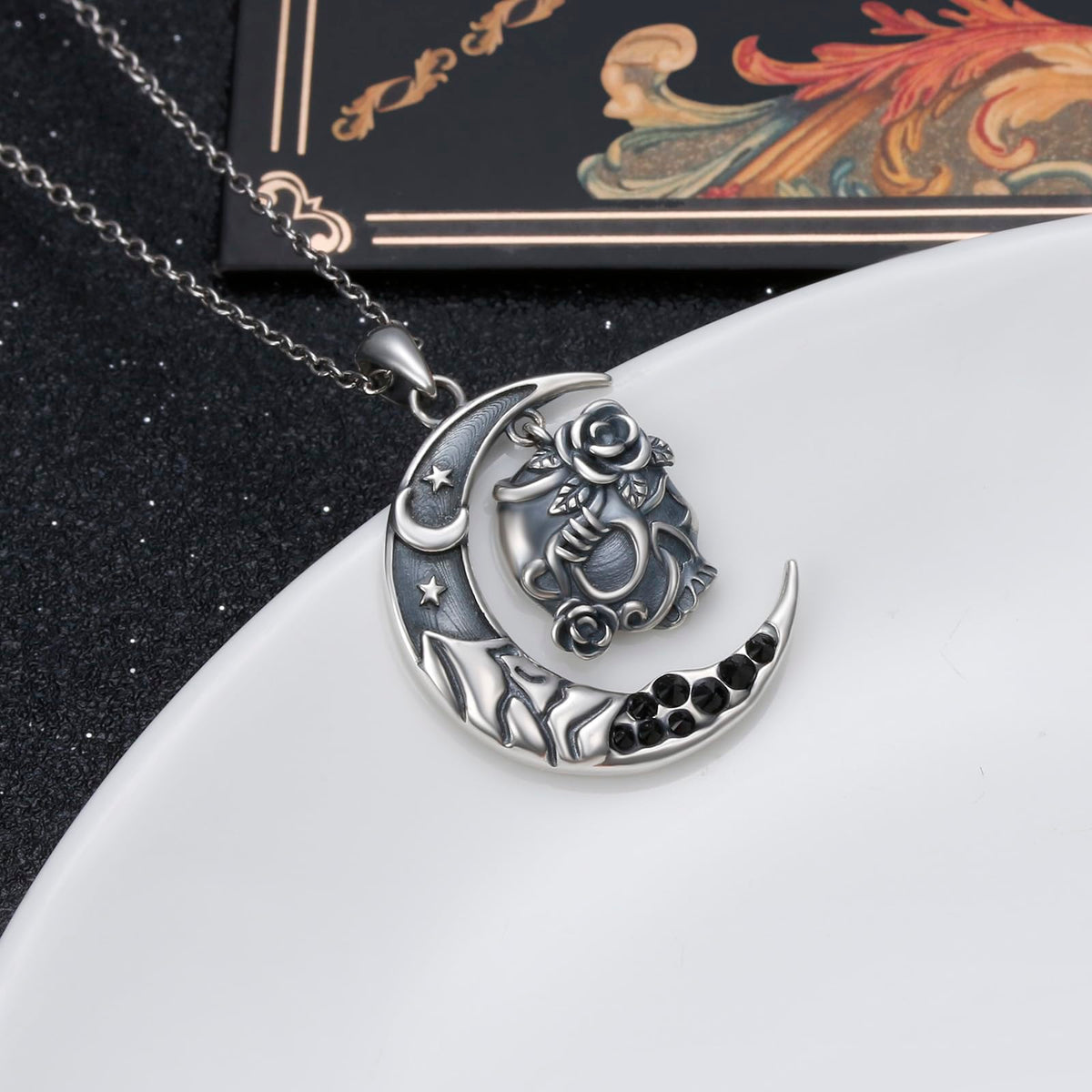 DAOCHONG Halloween Skull Necklace 925 Sterling Silver Retro Gothic Skull Style Cocktail Party Pendant Necklace Halloween Birthday Christmas Skeleton Jewelry Gifts for Women