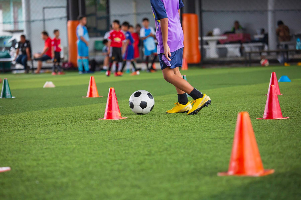 Fragraim 9 Inch Plastic Training Traffic Cones, Sport Cones, Agility Field Marker Cones for Soccer Basketball Football Drills Training, Outdoor Activity or Events - Set of 10, Orange