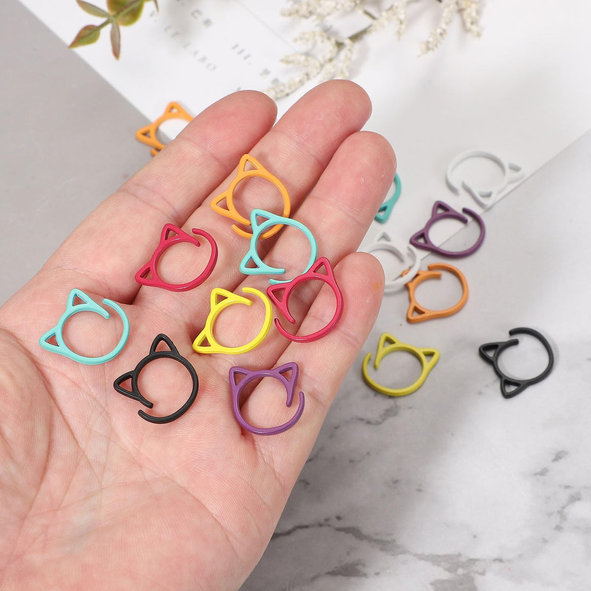 uxcell 50pcs Stitch Markers, Spiral Stitch Markers Crochet Needle Clip Counter Knit Ring Crochet Locking Sewing Accessories for DIY Handcraft Knitting and Crocheting, Red