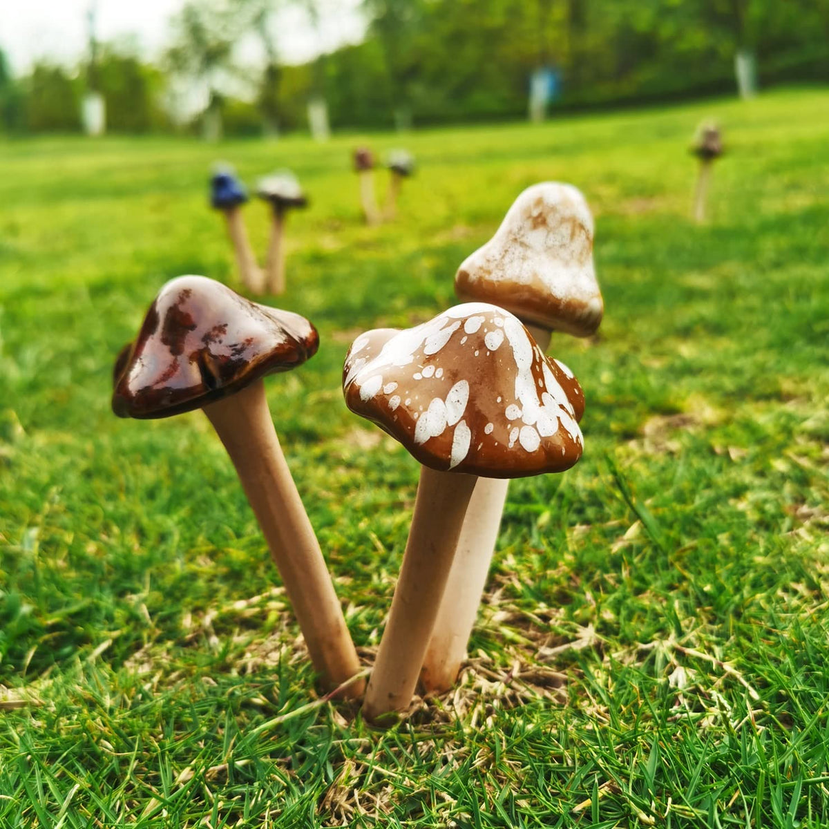 8PCS Ceramic Mushroom Garden Pot Decoration Mushroom Figurine Indoor and Outdoor Flowerpot Decoration Lawn Tree Ornaments Pottery