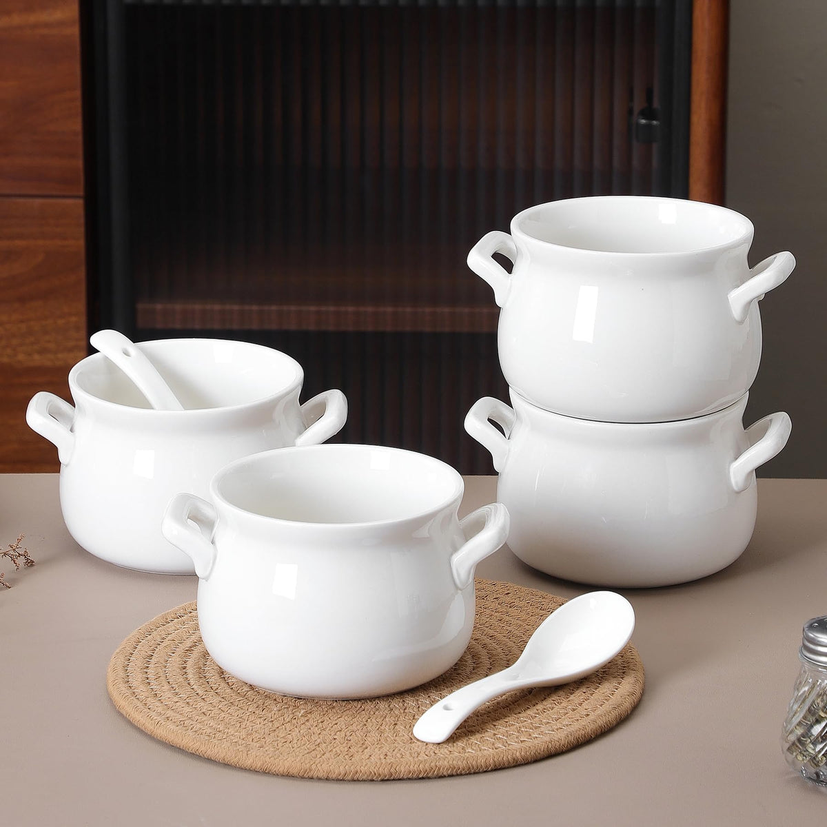 20oz French Onion Soup Bowls with handles Set of 4, 2 Mitts & 4 Spoons Included, Ceramic Oven Safe,Perfect for Soups, Chicken, Vegetable, Beef, Oatmeal, Chili, Corn, Clam, Pumpkin & More (White)