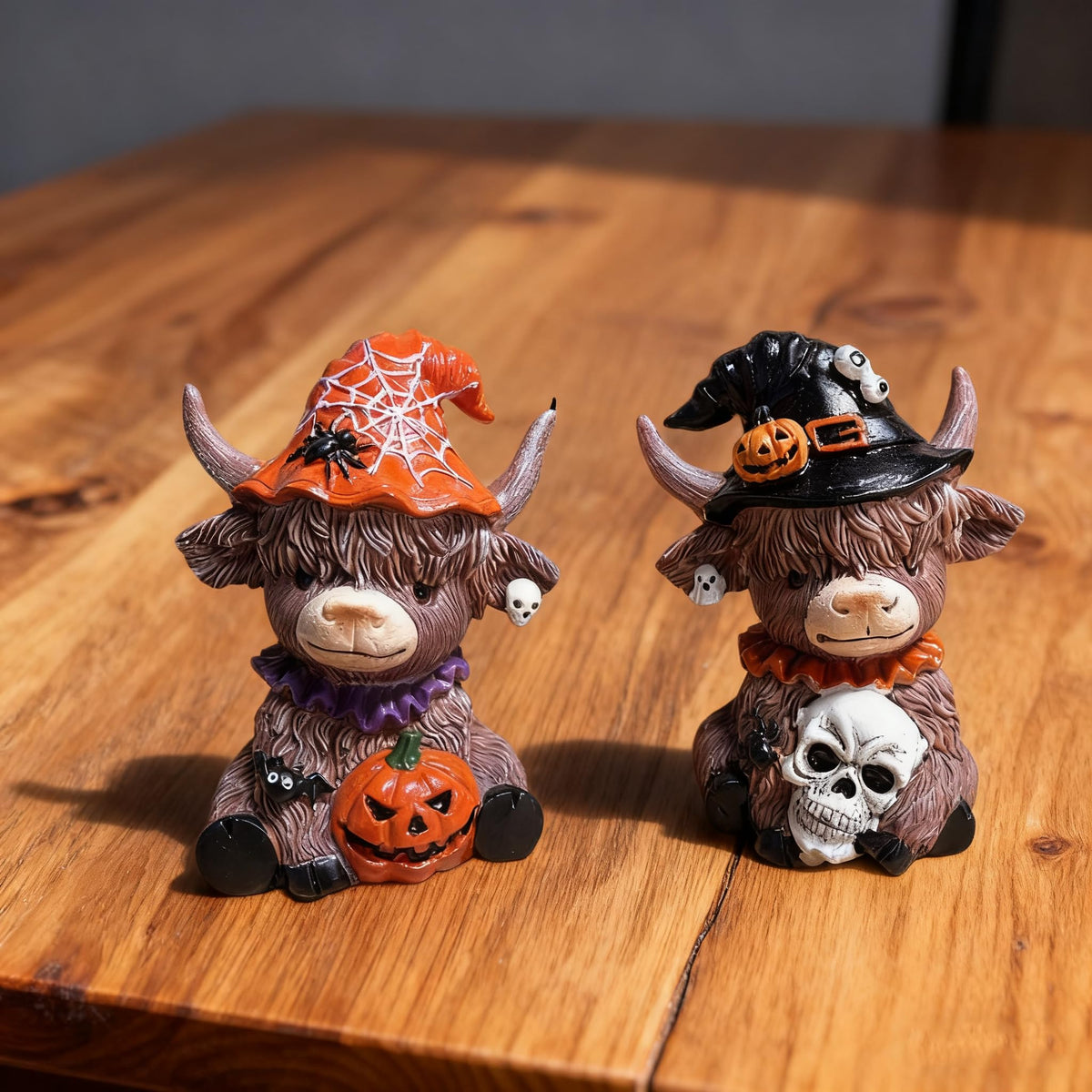 Bokynu Highland Cow Figurine Decor, Halloween Resin Highland Cow Statue Kitchen Decorations Indoor, Calf Lovers Gifts (2 Pcs)