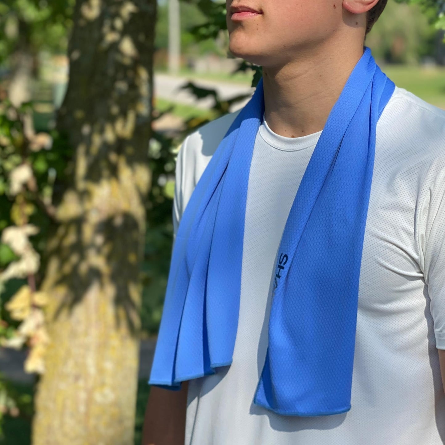 SHAKEitCOOL Extended Size Cooling Towel – Be Cool in Style - Heat Relief, Soft, Lightweight, Sun Protection, Easy Clean - Perfect for Biking, Hiking, Running, Yoga, Golf, Gardening - Blue M