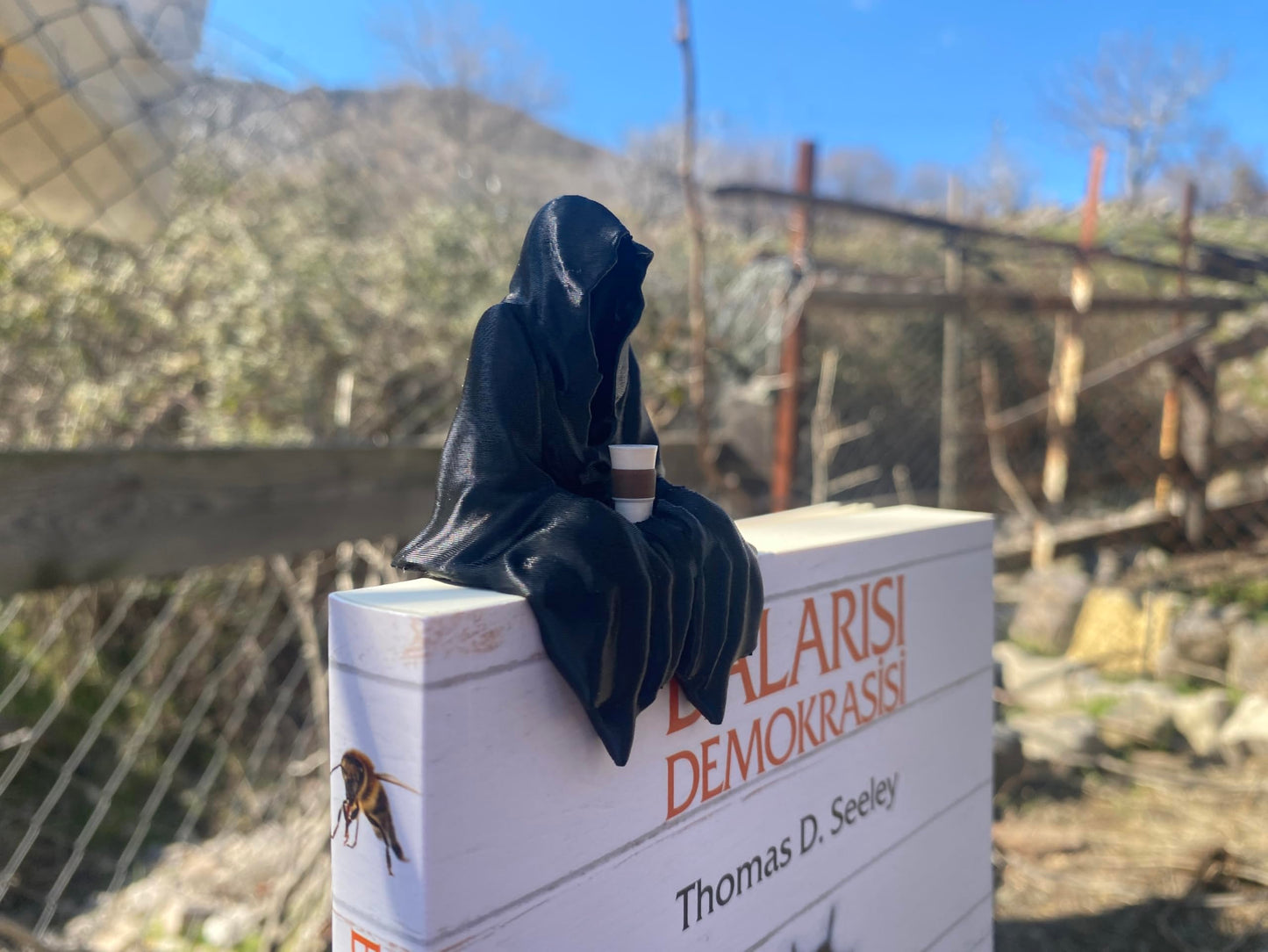 Sitting Ghost Figurine Holding Coffee | Suriel ACOTAR Inspired Decoration | Fantasy Book Lover Gift | Cozy Goth Desk Decor | Spooky Cute Aesthetic | Gift For Coffee Lovers