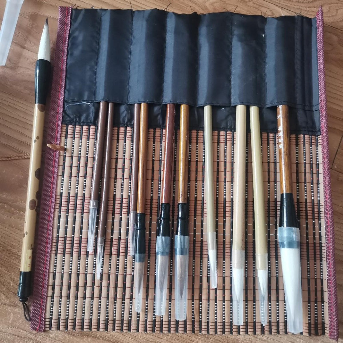 TIUSUTA 10-Piece Chinese Calligraphy Brush Set - Premium Writing Brushes for Beginners & Artists - with Roll-up Bamboo Brush Holder,Chinese Painting Brushes Set Flower Bird Line-Drawing Brushes