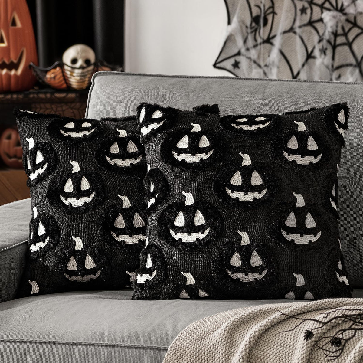 MIULEE Thanksgiving Fall Halloween Throw Pillow Covers 18x18 Decorative Pumpkin Pattern Pillowcases Soft Plush Faux Wool Cushions for Home Patio Sofa Couch,Black