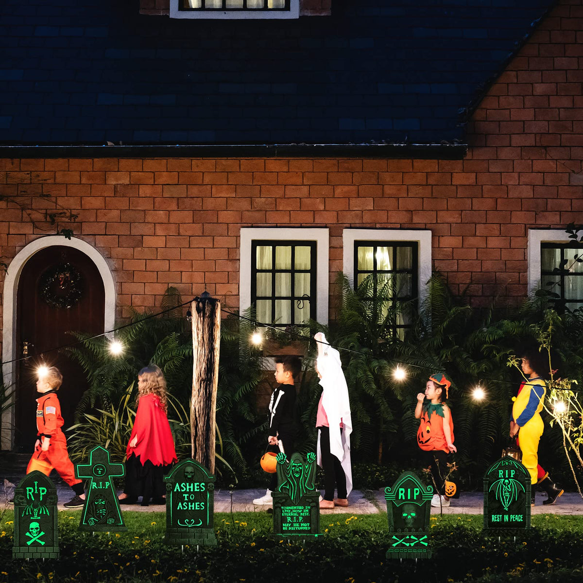 6 Pieces Halloween Decorations Yard Signs Stakes Fluorescence Warning Signs Props Outdoor Decor Scary Creepy Theme Garden Signs for Haunted House Outside Garden Lawn Yard (Novelty Style)