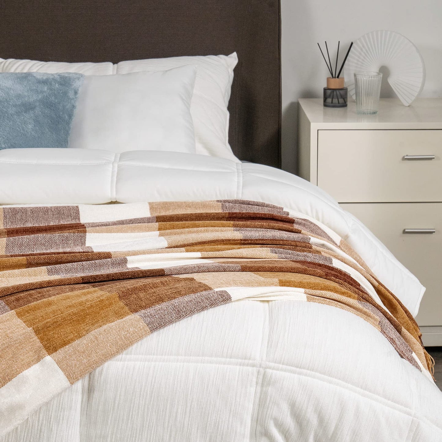 RECYCO Buffalo Paid Chenille Throw Blanket for Couch, Soft Cozy Decorative Buffalo Check Blanket Throw with Tassels for Bed Sofa, Lightweight Chenille Knitted Throw, Plaid Brown Off White, 50'' x 60''