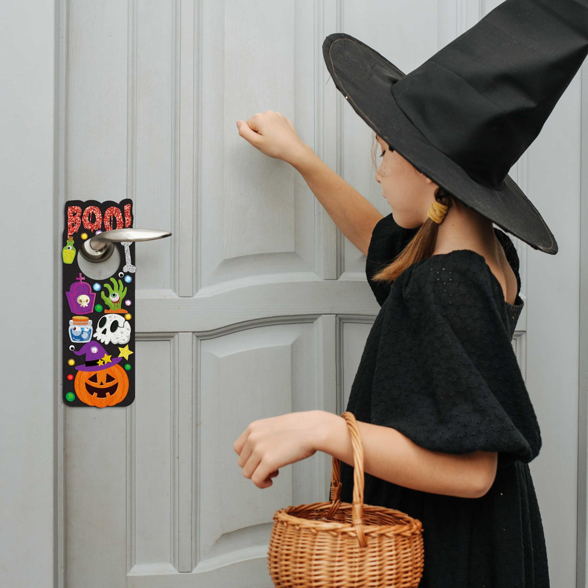 30Sets Halloween Crafts Doorknob Hanger DIY Arts and Craft Kit Classroom Activities Party Games Favors Bulk