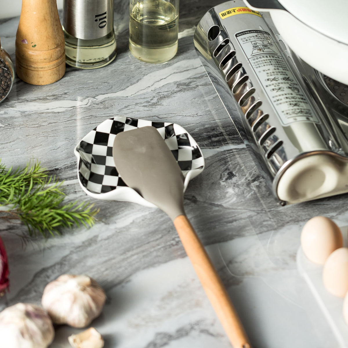 Miamolo Spoon Rest for Stove Top, 5.3in Checkered Spoon Holder Utensil Rest, Ceramic Spoon Rests for Coffee Bar, Kitchen Gadget Cooking Gift for Housewarming - Heat Resistant & Dishwasher Safe