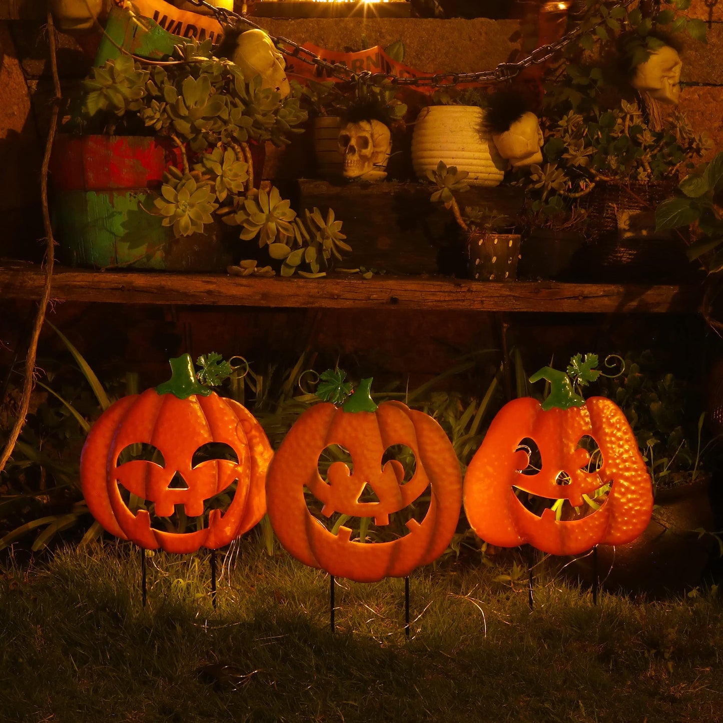 Juegoal 3 Pack Halloween Lighted Pumpkin Garden Stakes, Metal Jack-o-Lantern Light Up Outdoor Decor, Halloween Yard Signs with Battery Powered & Timer, Decorative Pumpkins Figurine for Lawn Pathway