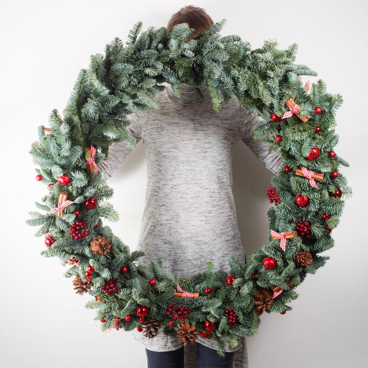 Aodaer 24 Pack 30 Inch Wire Wreath Frame Christmas Dark Green Wire Wreath Ring Round Metal DIY Floral Crafts Wreaths for Halloween New Year Holiday Valentines Day Decorations